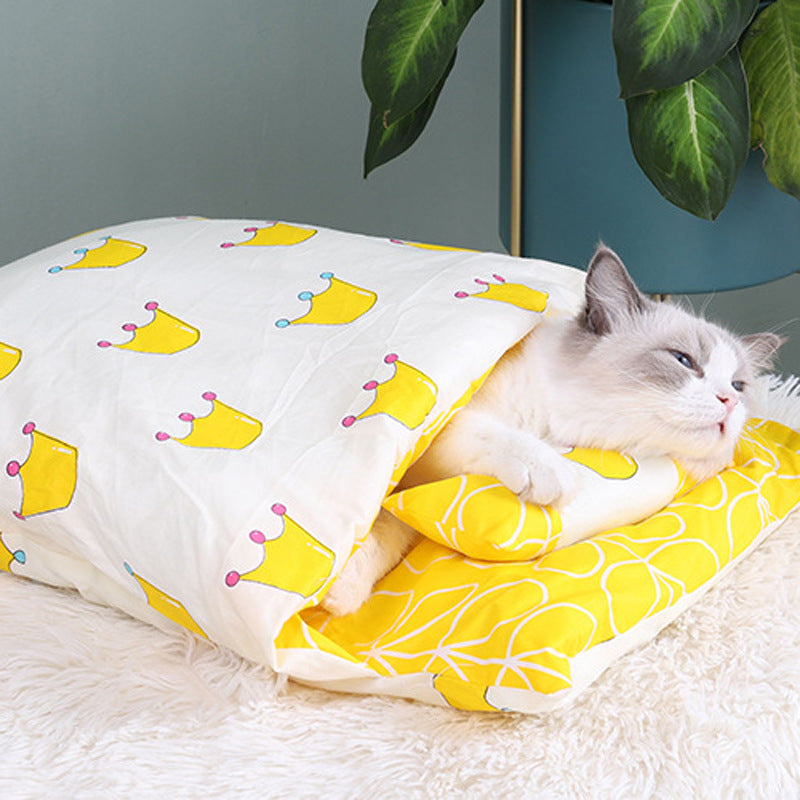 Winter Warm Cat Cave Bed – Removable & Washable Design