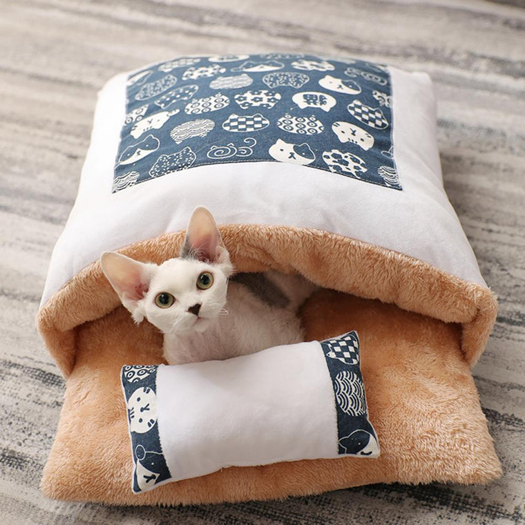 Winter Warm Cat Cave Bed – Removable & Washable Design